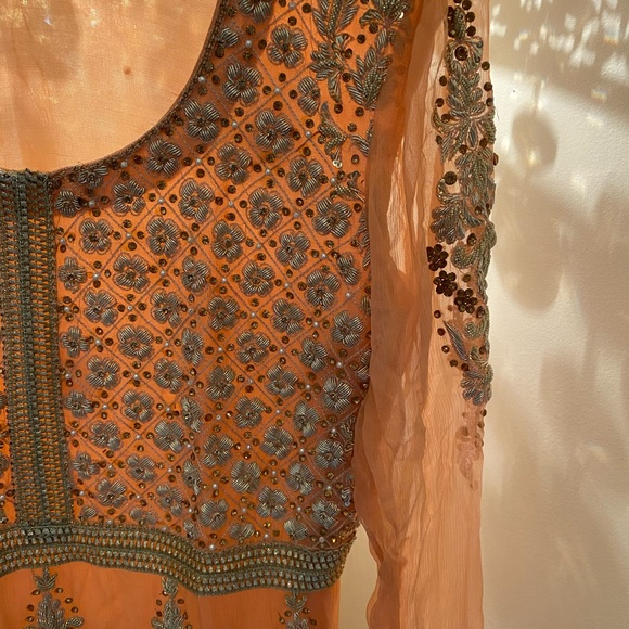 Salwar Kameez - Picture 3 of 5